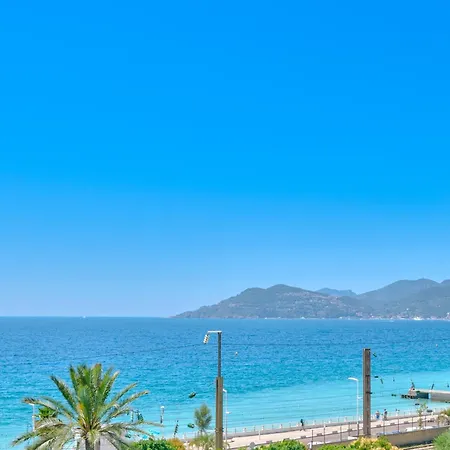 La Palme D'azur - *