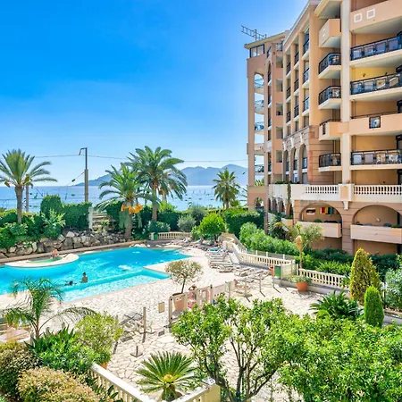 La Palme D'azur - *